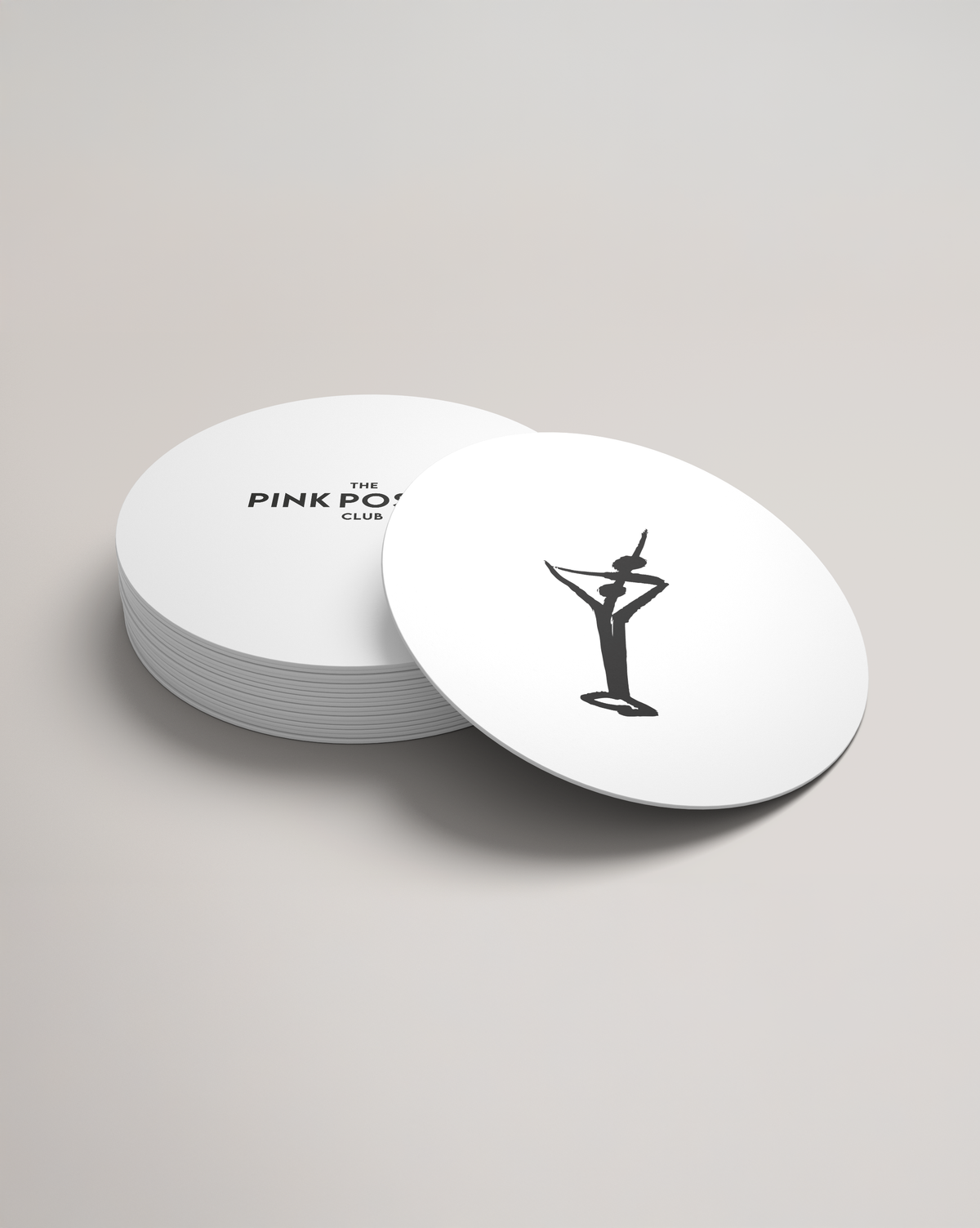 Bierdeckel-Set „The Drinks Collection“ mit stilisierter Cocktailglas-Illustration in Schwarz, modernes Design für Bar und Tischdekoration
