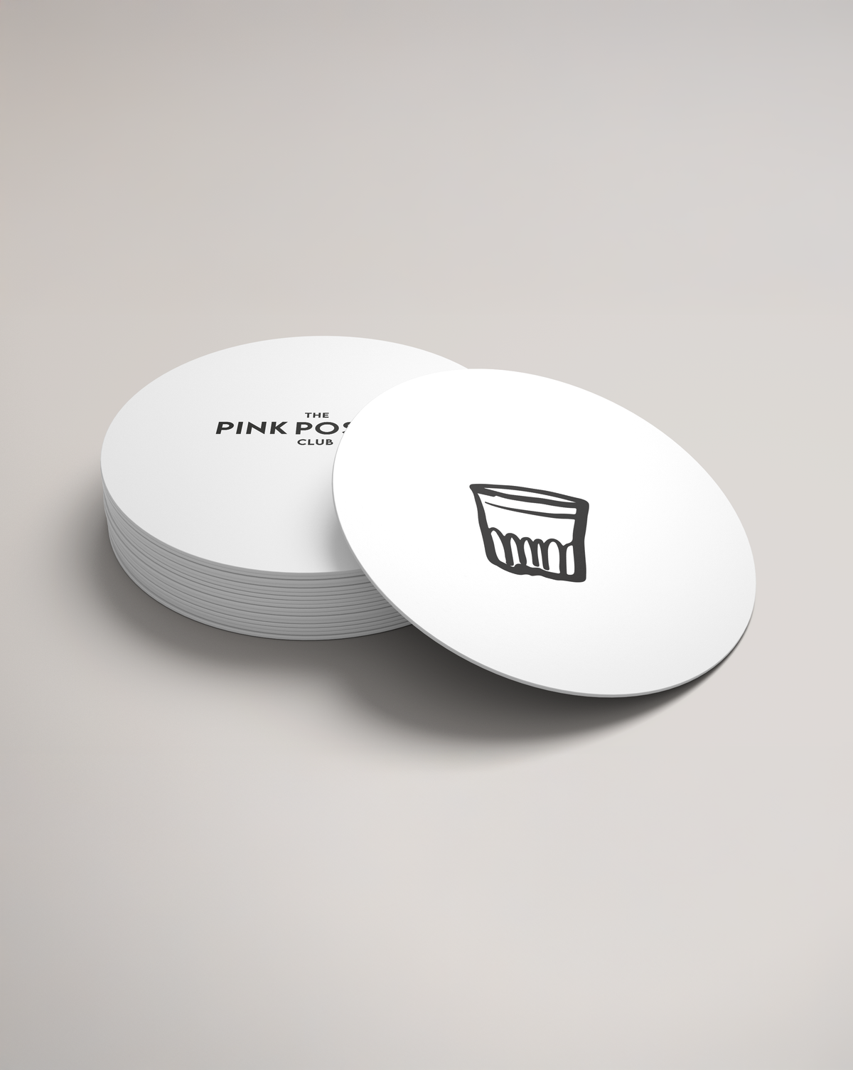 Runder Bierdeckel mit Schnapsglas-Motiv aus der The Drinks Collection, stilvolles Bar-Accessoire für Partys und Cocktails