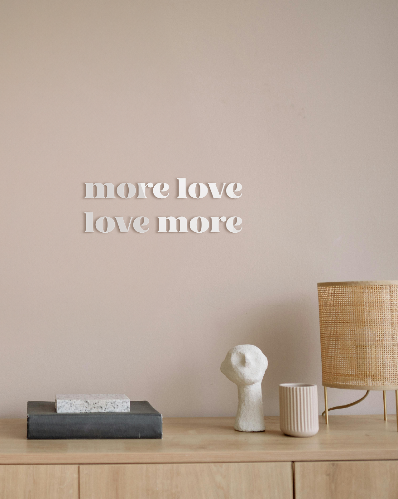 More Love Acryl-Schriftzug